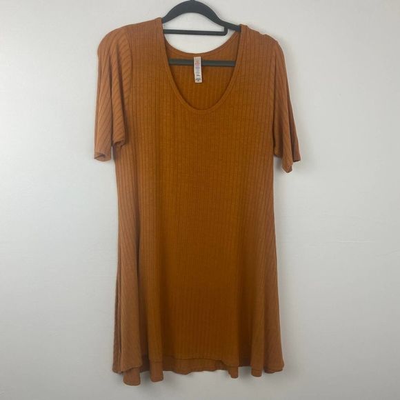 LuLaRoe Tops - LuLaRoe Tunic size XS color rust short sleeves